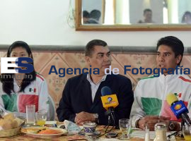 Zavala reconoce deportistas  - ES imagen agencia de fotografía