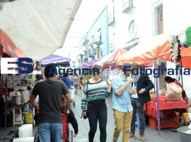 Se instalan vendodores para el grito  - ES imagen agencia de fotografía