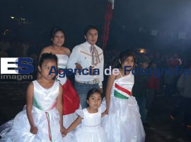 Dan grito de independencia en Chalchihuapan. - ES imagen agencia de fotografía