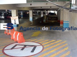 Estacionamiento del CIS  - ES imagen agencia de fotografía