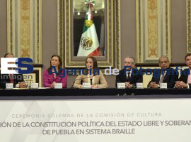 Donación de constitución en Braille  - ES imagen agencia de fotografía