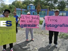 Protestan en el zócalo opositores a la remodelación del Parque Ecológico - ES imagen agencia de fotografía
