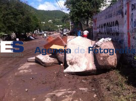 Fuertes lluvias dañan casas y puentes en Jolalpan - ES imagen agencia de fotografía