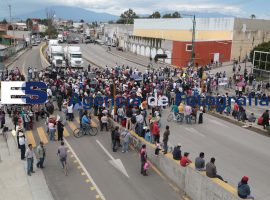 Realizan pobladores bloqueo en la federal a Atlixco 2014 - ES imagen agencia de fotografía