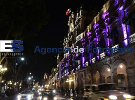 Morado, contra el cancer de mama  - ES imagen agencia de fotografía