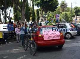 manifestantes denuncian privatizacion en el ecológico  - ES imagen agencia de fotografía