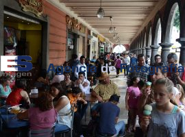 Restaurantes, mucha gente  - ES imagen agencia de fotografía