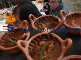Sirven cientos de platos de Mole de Caderas en Tehuacán - ES imagen agencia de fotografía