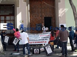 BUAP, se une a protestas por Ayotzin - ES imagen agencia de fotografía