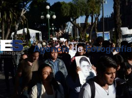 Inicia marcha Ayotzinapa - ES imagen agencia de fotografía
