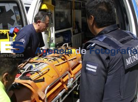 Trasladan a albañil electrovutado al hospital - ES imagen agencia de fotografía