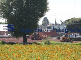 Construyen estacionamiento en terrenos expropiados - ES imagen agencia de fotografía
