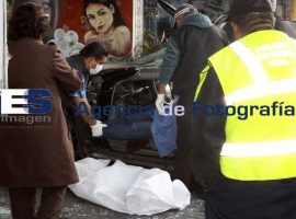 Muere jven al volcas su auto en Zavaleta - ES imagen agencia de fotografía