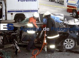 Muere jven al volcas su auto en Zavaleta - ES imagen agencia de fotografía