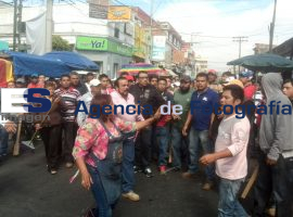 Se enfrentan comerciantes en San Martín Texmelucan - ES imagen agencia de fotografía