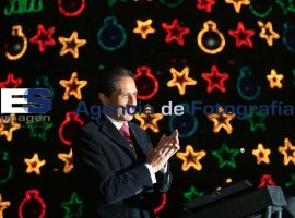 Encienden árbol de navidad de la BUAP en el CCU 2014 - ES imagen agencia de fotografía