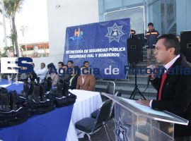 Reciben Policías de Cuautlancingo uniformes y equipo - ES imagen agencia de fotografía