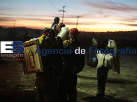 Peregrinos en Paso de Cortes 2014 - ES imagen agencia de fotografía