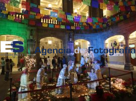 Encienden árbol en el zócalo de Puebla 2014 - ES imagen agencia de fotografía