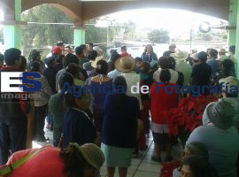 Detienen pobladores de Zacatepec a sujeto que tomaba fotografías - ES imagen agencia de fotografía