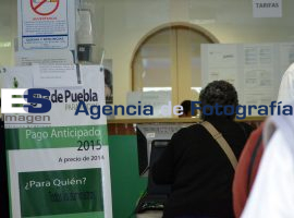Agua de Puebla, las filas - ES imagen agencia de fotografía