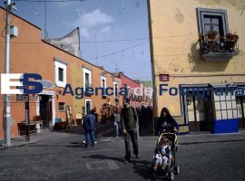 Turistas en diciembre - ES imagen agencia de fotografía