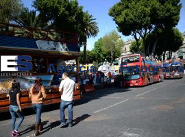 Turibus al tope - ES imagen agencia de fotografía