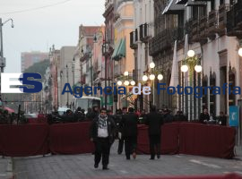 Cercos de seguridad, a las afueras de congreso previo a 3er.Informe del Gobernador - ES imagen agencia de fotografía