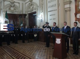 Entrega del mando de policía al alcalde entrante - ES imagen agencia de fotografía
