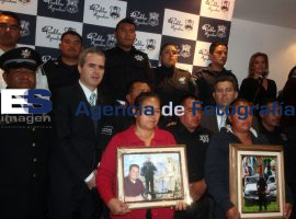 Consejo coordinador empresarial reconoce labor de policias - ES imagen agencia de fotografía
