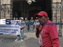 Manifestación de la 28 de Octubre  a las afueras del Ayuntamiento - ES imagen agencia de fotografía