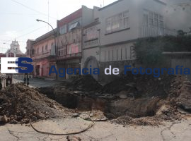 Obras del bache de la 21 Poniente y 16 de Septiembre - ES imagen agencia de fotografía
