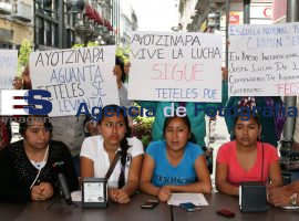 Normalistas en apoyo para caso Ayotzinapa - ES imagen agencia de fotografía