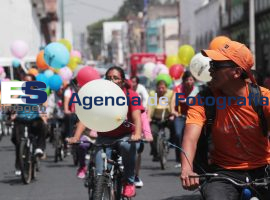 Marcha ciclista celebra día Internacional de Museos - ES imagen agencia de fotografía