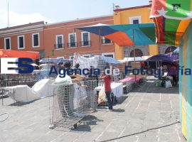 Comerciantes en la explanada de San Francisco previo al Viernes Santo - ES imagen agencia de fotografía
