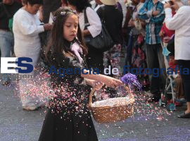 Miles de creyentes esperan procesión de la Iglesia de San José - ES imagen agencia de fotografía
