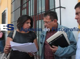Politólogos y representantes de asosiciones Cíviles acuden a casa Aguayo  - ES imagen agencia de fotografía