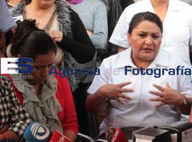 Trabajadoras del Hospital del Niño Poblano piden trabajo a Poder Ejecutivo - ES imagen agencia de fotografía