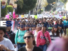 Marchan jóvenes protestando injusticias en el país - ES imagen agencia de fotografía