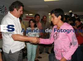 Entrega de apoyos a artesanos por parte de SEDESOL - ES imagen agencia de fotografía