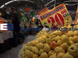 Venta de piñatas y dulces - ES imagen agencia de fotografía