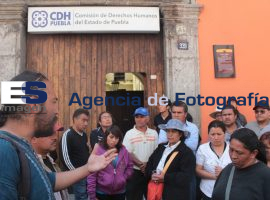 Grupo d emanifestantes a las afueras de la CDH - ES imagen agencia de fotografía