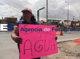 Exigen a SOAPAP habitantes del sur Agua - ES imagen agencia de fotografía