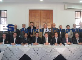 Presidente Municipal se reune con empresarios de CAPARMEX - ES imagen agencia de fotografía