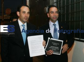 Senador Javier Lozano Alarcón en conferencia - ES imagen agencia de fotografía