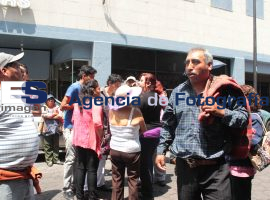 Habitantes de amalucan se manifiestan a las afueras de Gobernación Municipal. - ES imagen agencia de fotografía