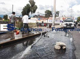 Continúan maniobras de desahogo   en Puente Negro - ES imagen agencia de fotografía