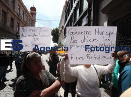 Antorcha campesina se manifiesta a las afueras de la Secretaria de Desarrollo Social - ES imagen agencia de fotografía