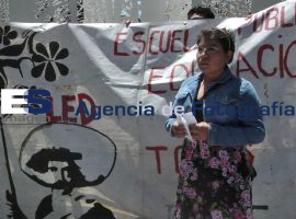 Persisten integrantes del FEET en zócalo de la ciudad - ES imagen agencia de fotografía