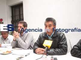 Opositores muestran su rechazo al parque  de la 7 culturas - ES imagen agencia de fotografía
